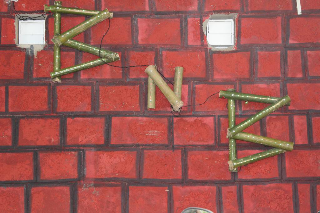 Bricks And Bamboo Hostel Anjuna Bagian luar foto