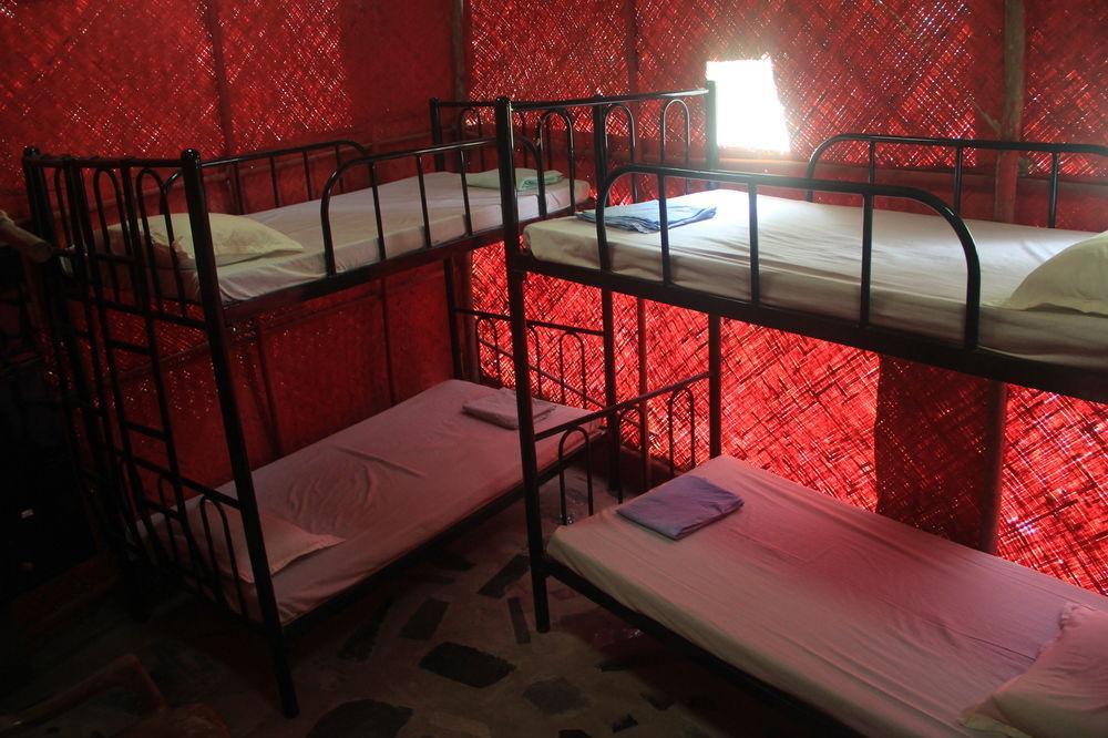 Bricks And Bamboo Hostel Anjuna Bagian luar foto