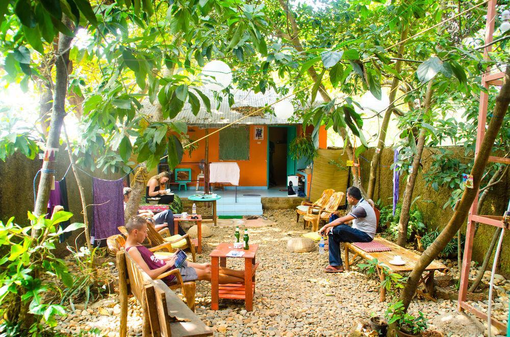 Bricks And Bamboo Hostel Anjuna Bagian luar foto