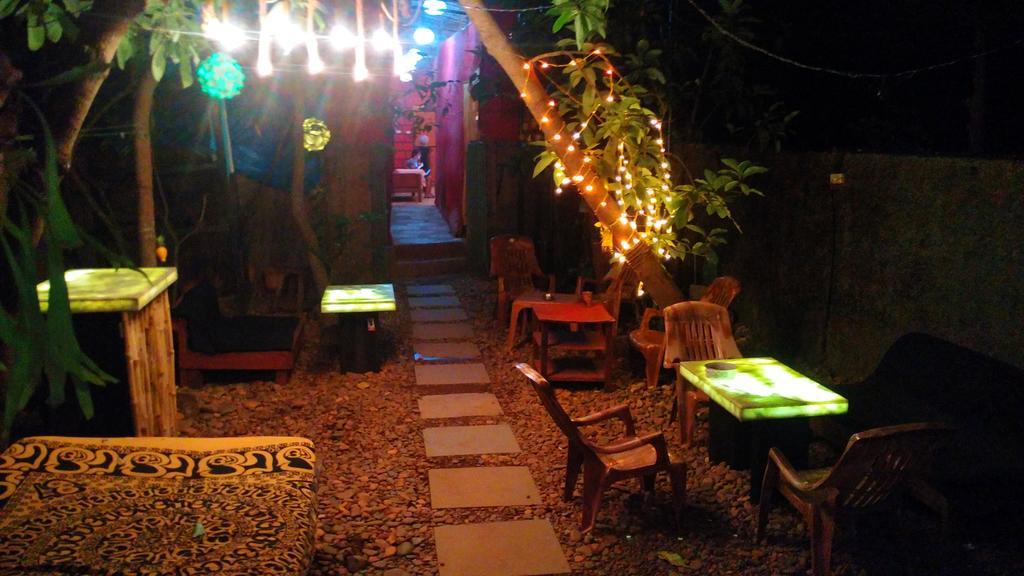 Bricks And Bamboo Hostel Anjuna Bagian luar foto