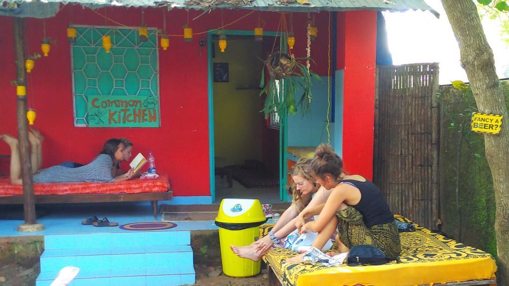 Bricks And Bamboo Hostel Anjuna Bagian luar foto