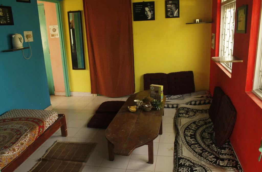 Bricks And Bamboo Hostel Anjuna Bagian luar foto
