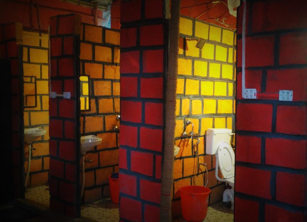 Bricks And Bamboo Hostel Anjuna Bagian luar foto