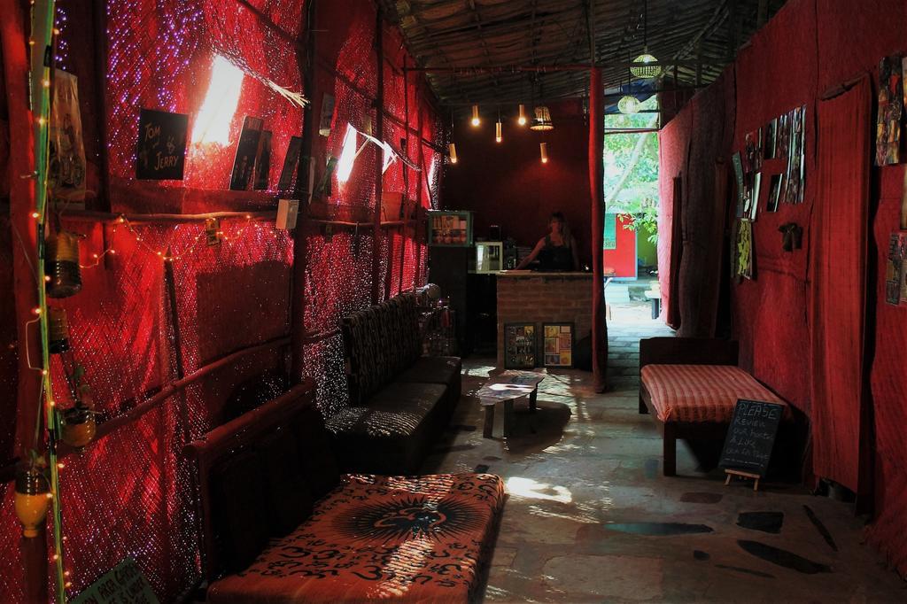 Bricks And Bamboo Hostel Anjuna Bagian luar foto