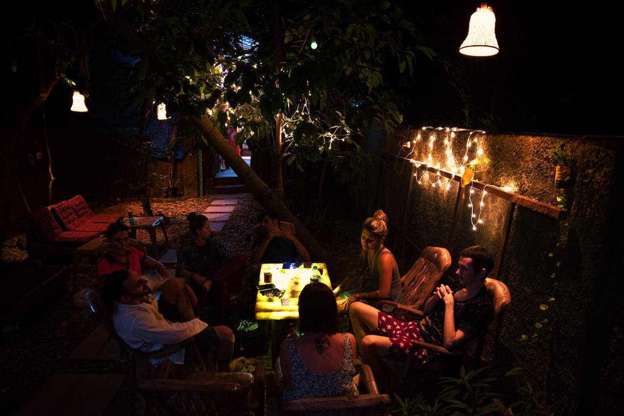 Bricks And Bamboo Hostel Anjuna Bagian luar foto