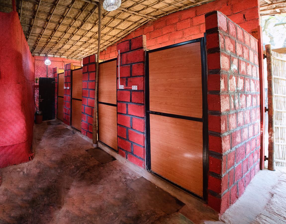 Bricks And Bamboo Hostel Anjuna Bagian luar foto