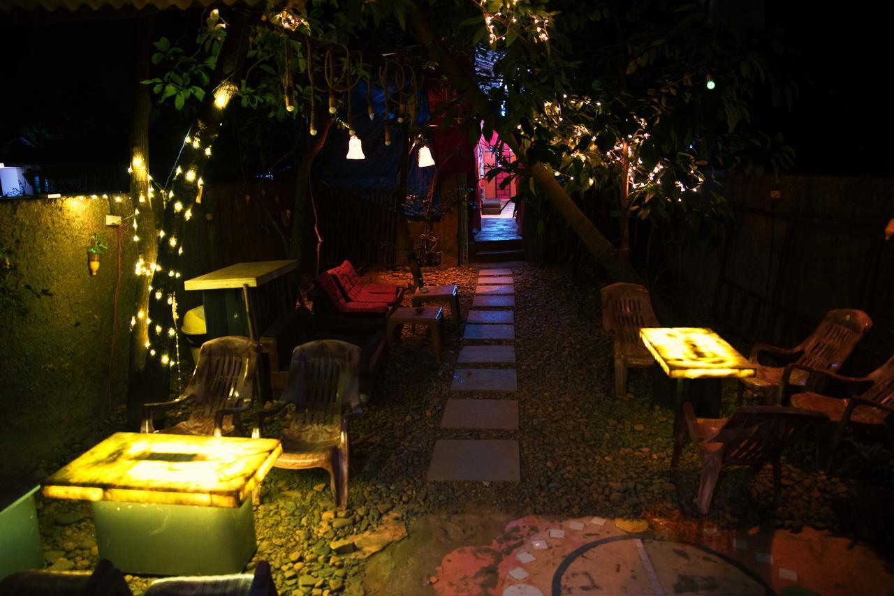 Bricks And Bamboo Hostel Anjuna Bagian luar foto