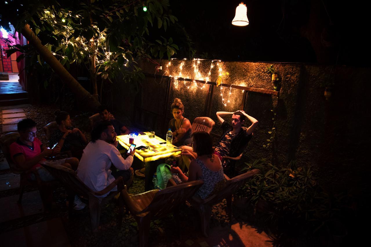 Bricks And Bamboo Hostel Anjuna Bagian luar foto
